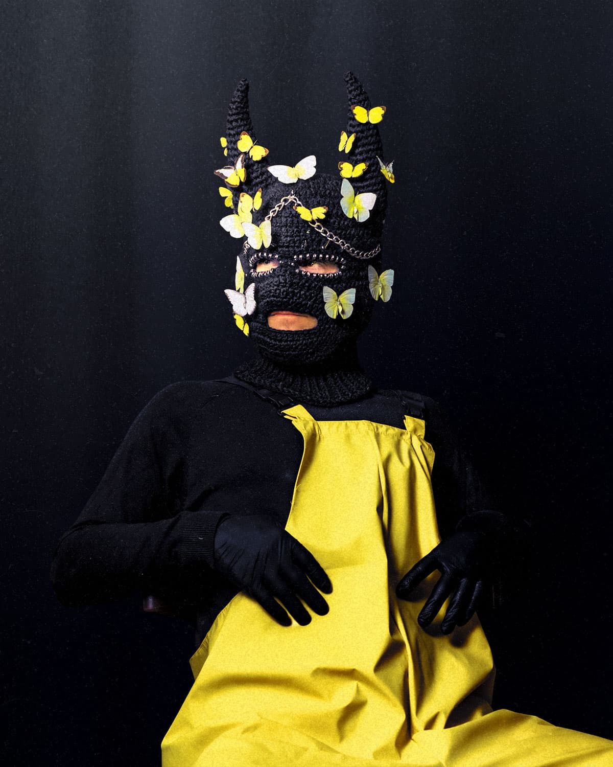 Silhouette en studio pour Past Is Lost × Amas Verdâtre