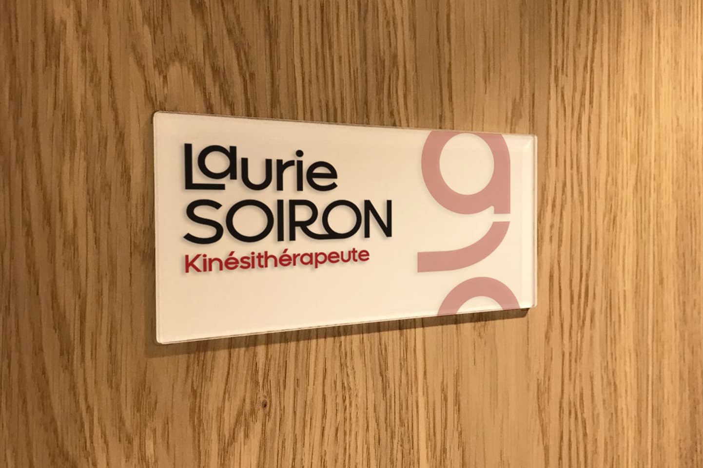 Pancarte de porte pour la kinésithérapeute